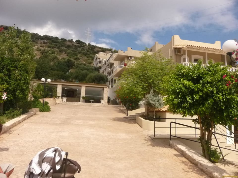 Podjazd Hotel Heliotrope