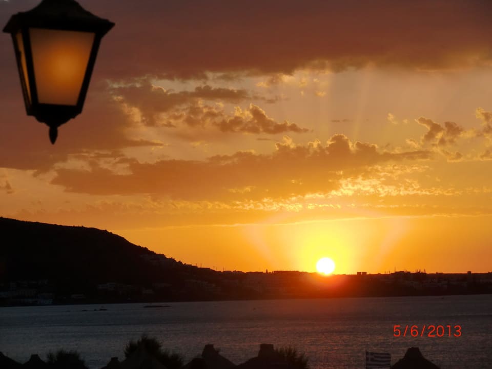 Sonnenuntergang Alexander Beach Hotel & Village Resort