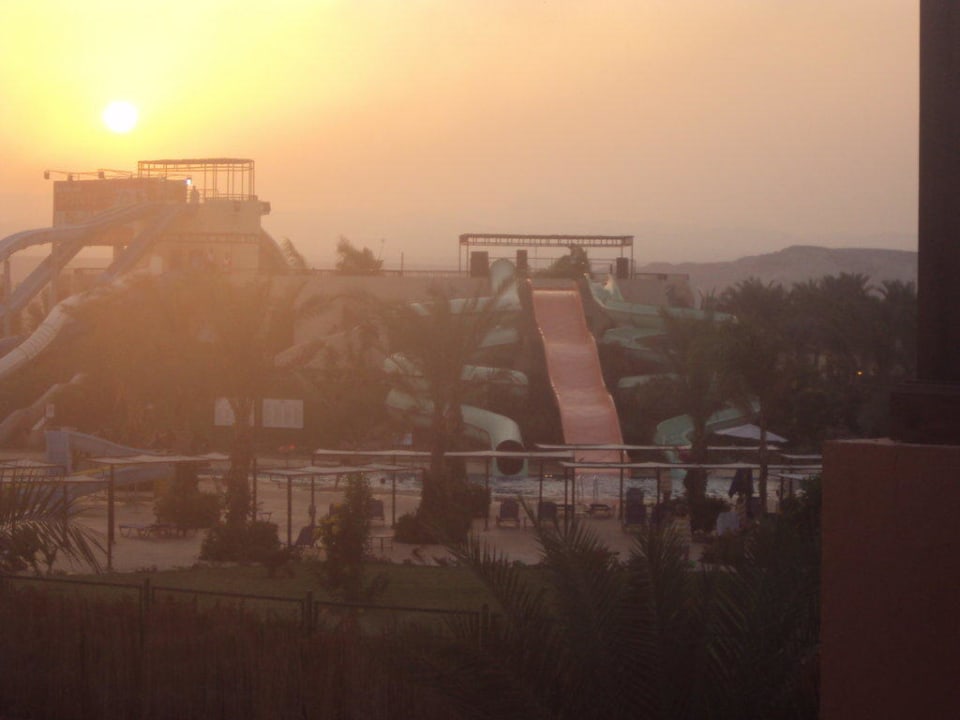 Von unserem Zimmer zum Aquapark Jaz Dar EL Madina