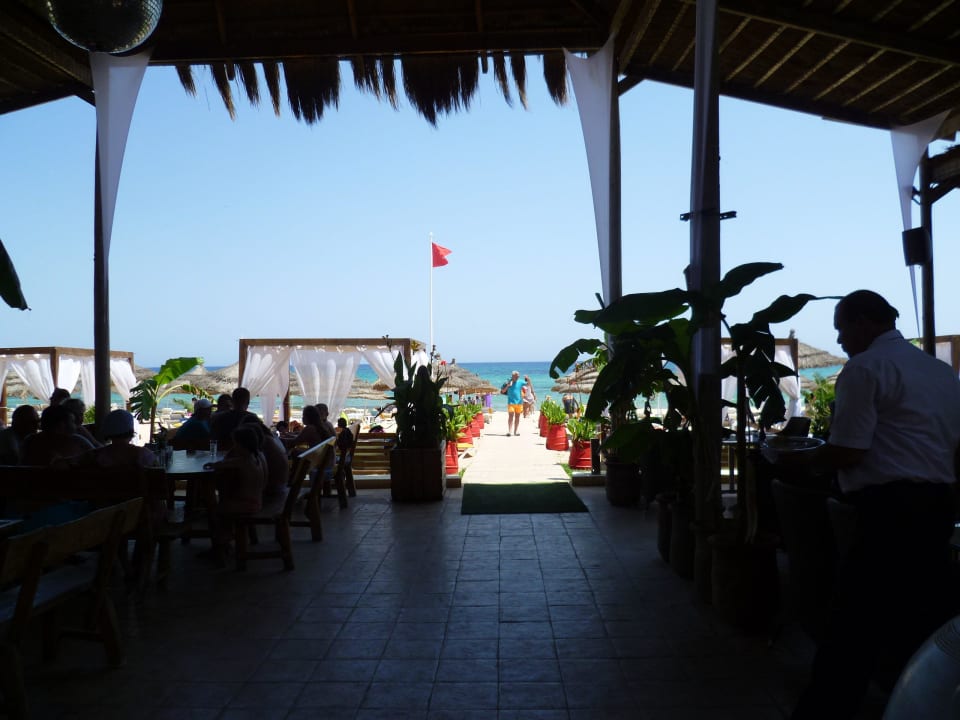Strandbar mit Blick zum Meer Hotel Royal Nozha