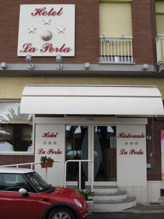 Hoteleingang Hotel La Perla