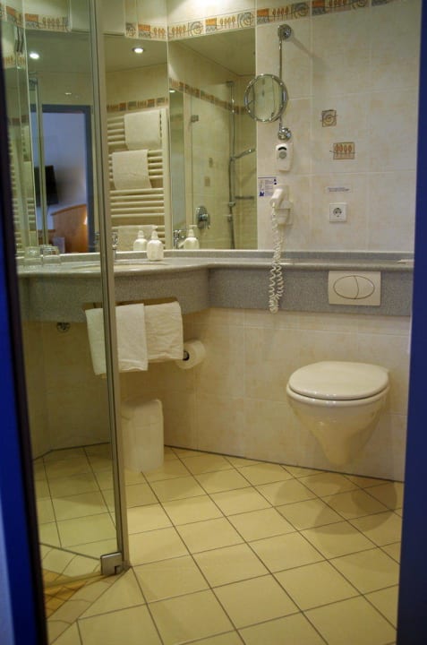 Waschtisch, WC Flair Hotel Landgasthof Roger