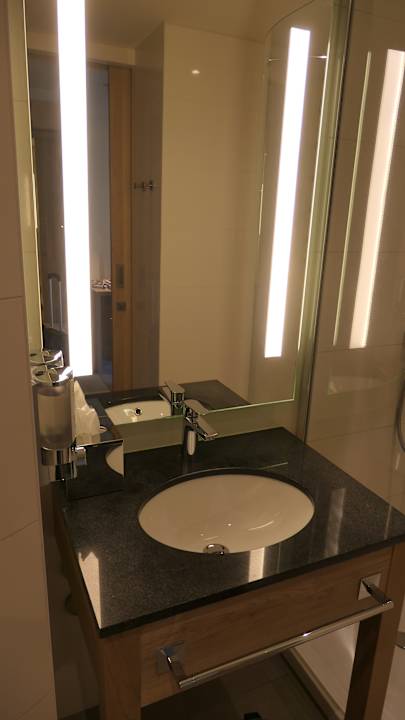 Zimmer Hampton by Hilton Berlin City Centre Alexanderplatz