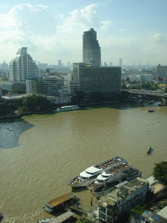 Ausblick vom Zimmer über den Fluss Hotel The Peninsula Bangkok