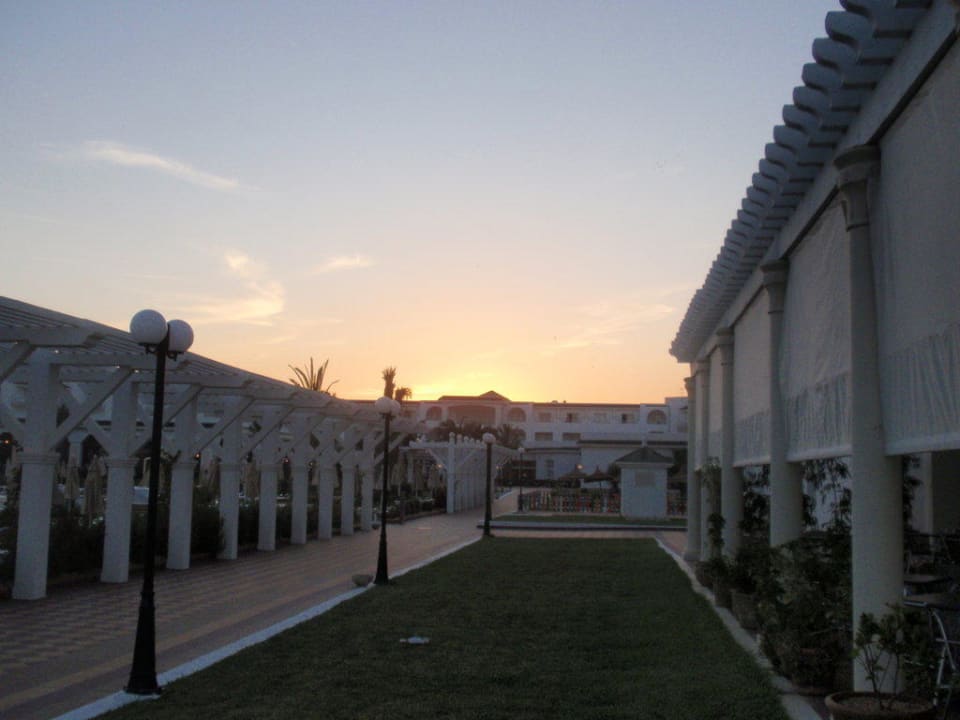 Weg zum Hotel  Occidental Marco Polo