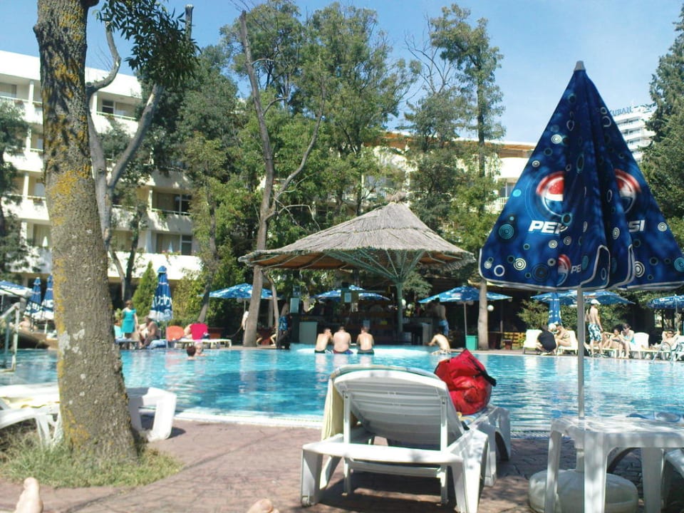 Pool und Poolbar HVD Club Bor