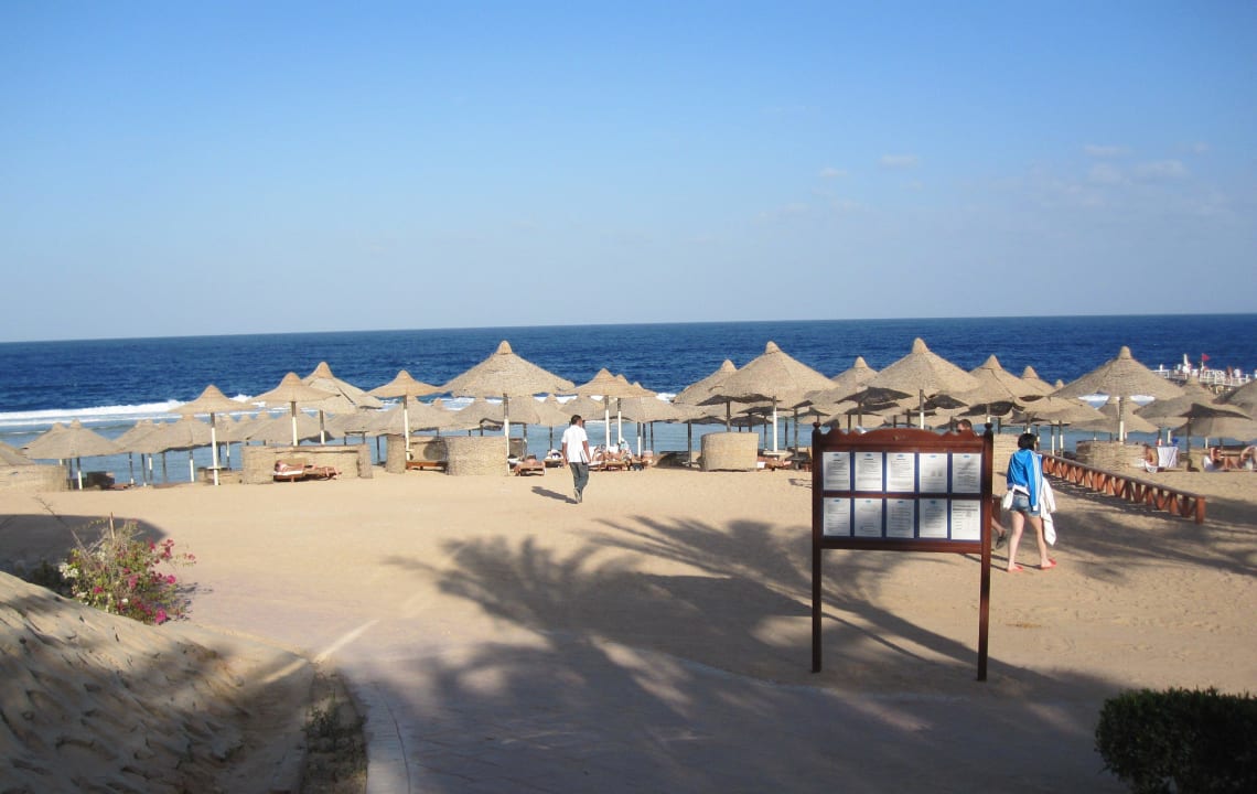 Пляж отеля Serenity Alpha Beach