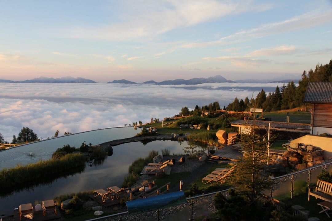 Blick aus unserem Zimmer auf den Bergsee Mountain Resort Feuerberg