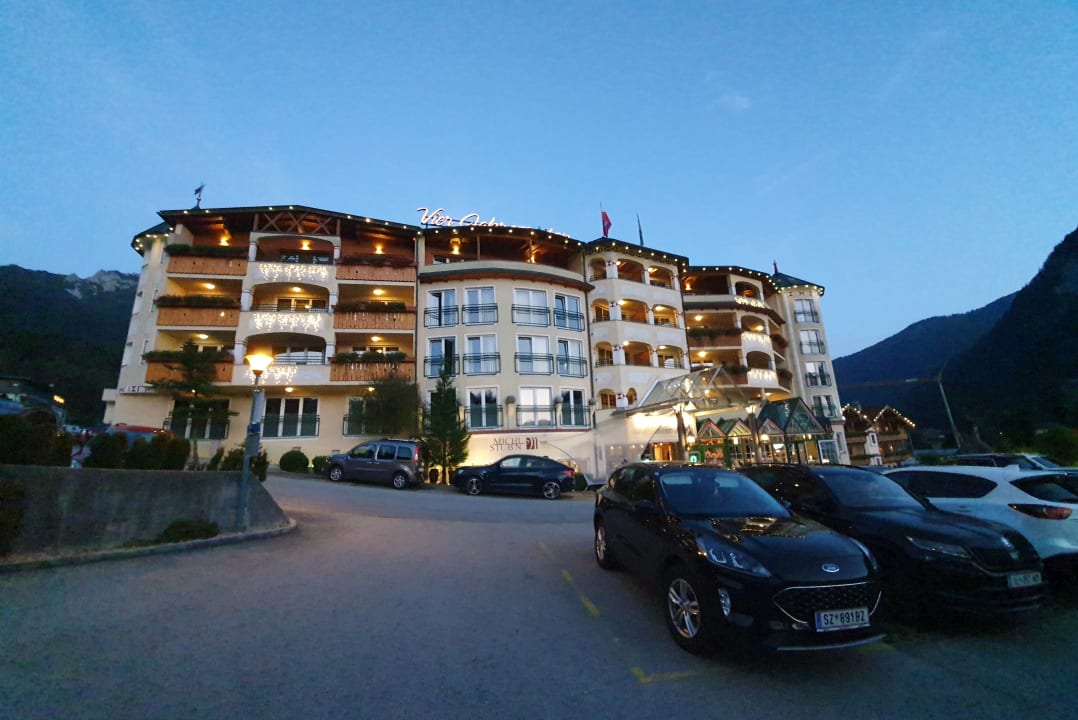 Außenansicht Wellnessresort Vier Jahreszeiten