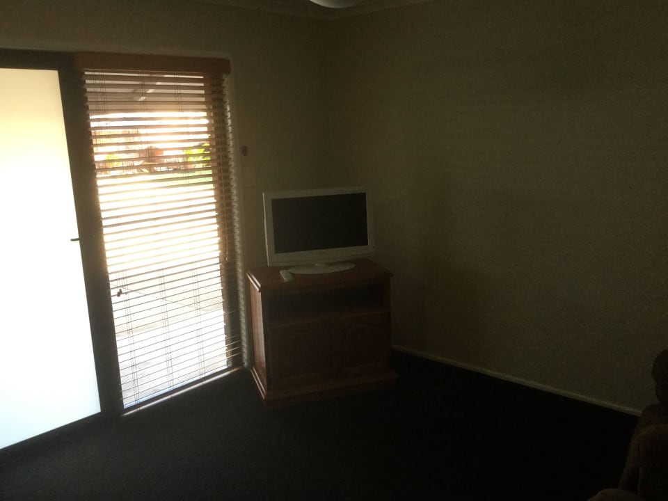 TV + DVD Apartments Hervey Bay Colonial Lodge