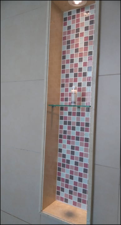 Ablage in Dusche Ajman Saray, a Luxury Collection Resort