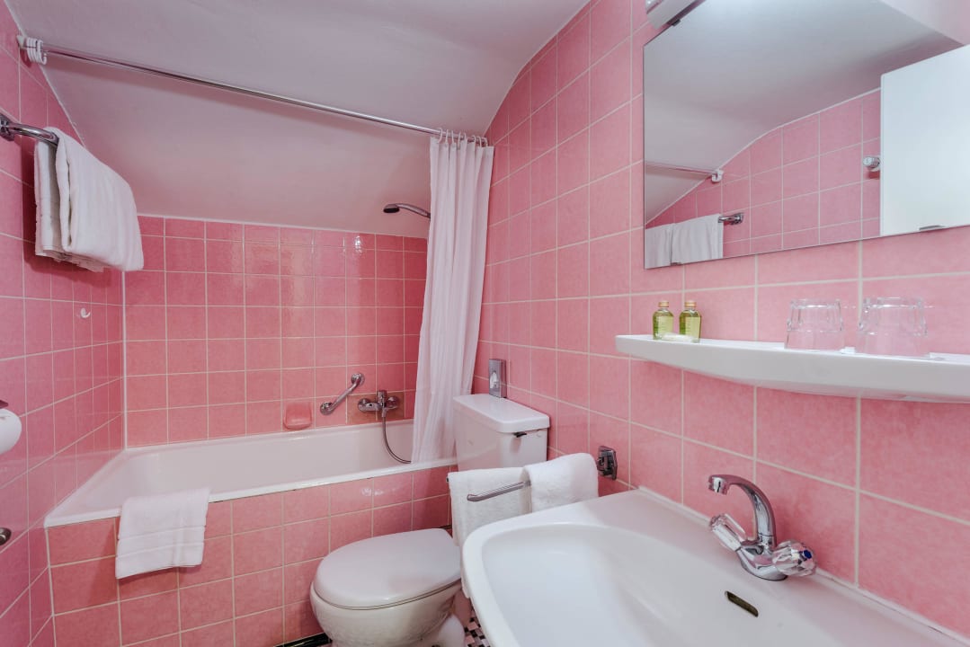 Doppelzimmer Berghaus Badezimmer (Beispiel) Berghaus - Der Westerhof Hotel in Tegernsee