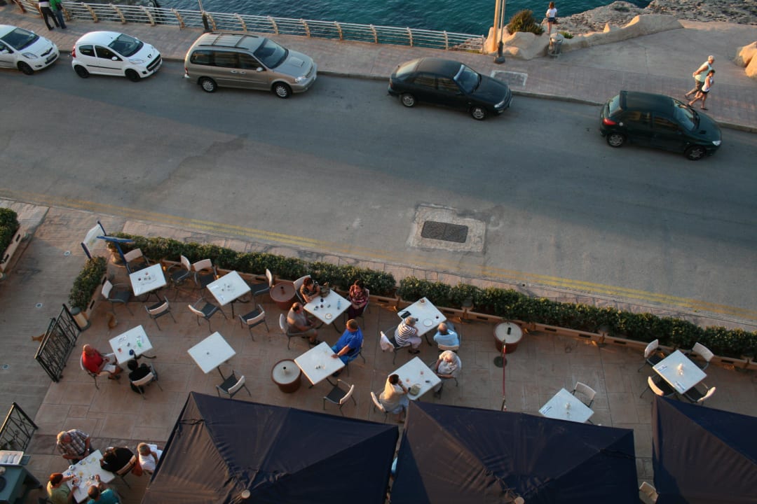 Terrasse vor dem Hotel Richtung Meer Riviera Spa Resort - Adults Only