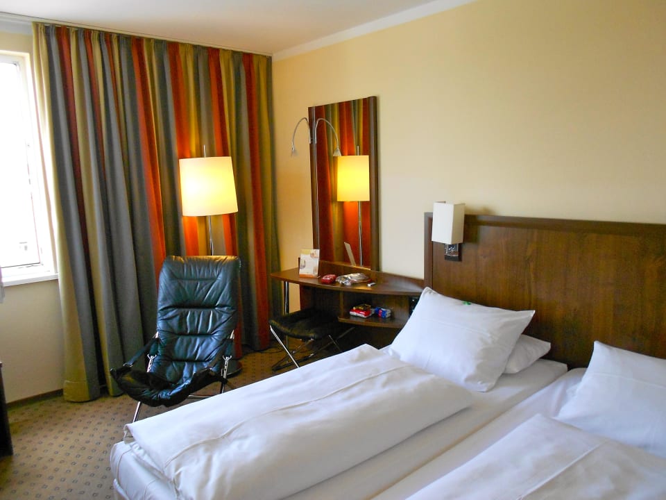 Bett im NH Hotel NH Köln Altstadt