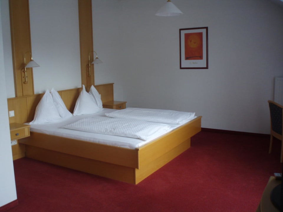 Schlafzimmer mit Doppelbett Hotel & Appartements Erlenheim
