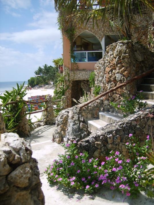 Tauchbasis und Ital. Restaurant Bahari Beach Hotel