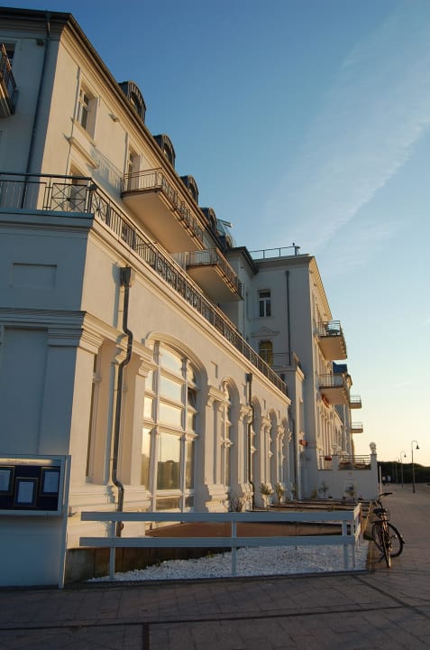 Fassade zum Meer hin Strandhotel Kurhaus Juist