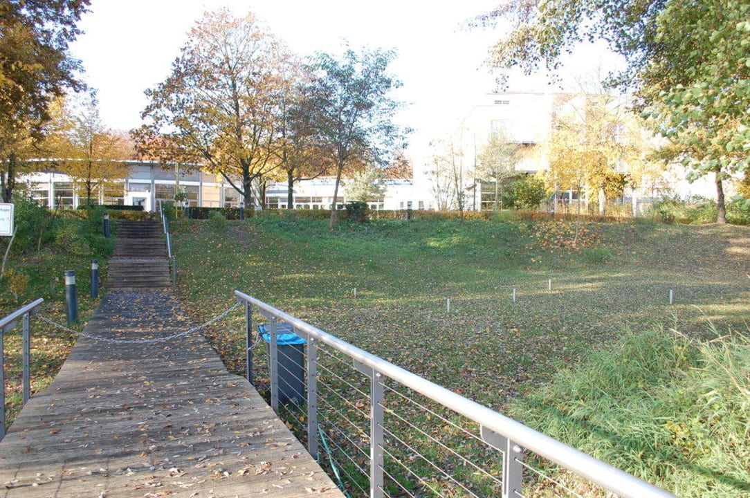 Hotel vom See aus gesehen Seminaris Seehotel Potsdam