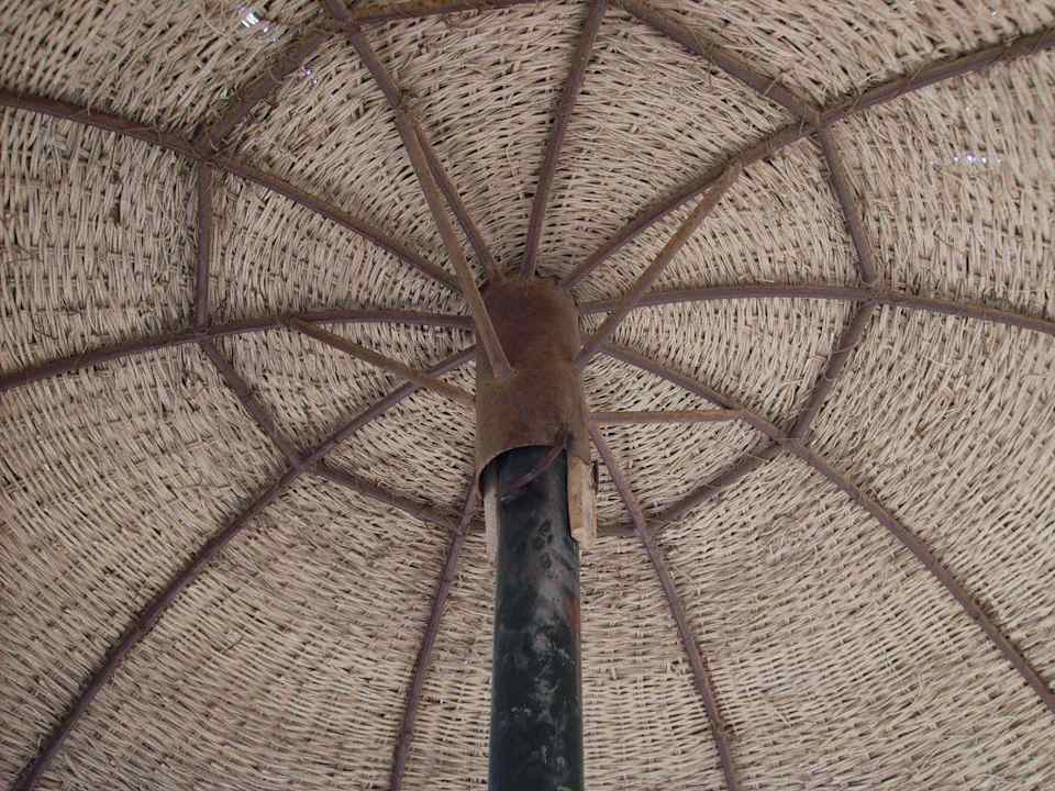 Sonnenschirm_1 Hotel Hauza Beach Resort