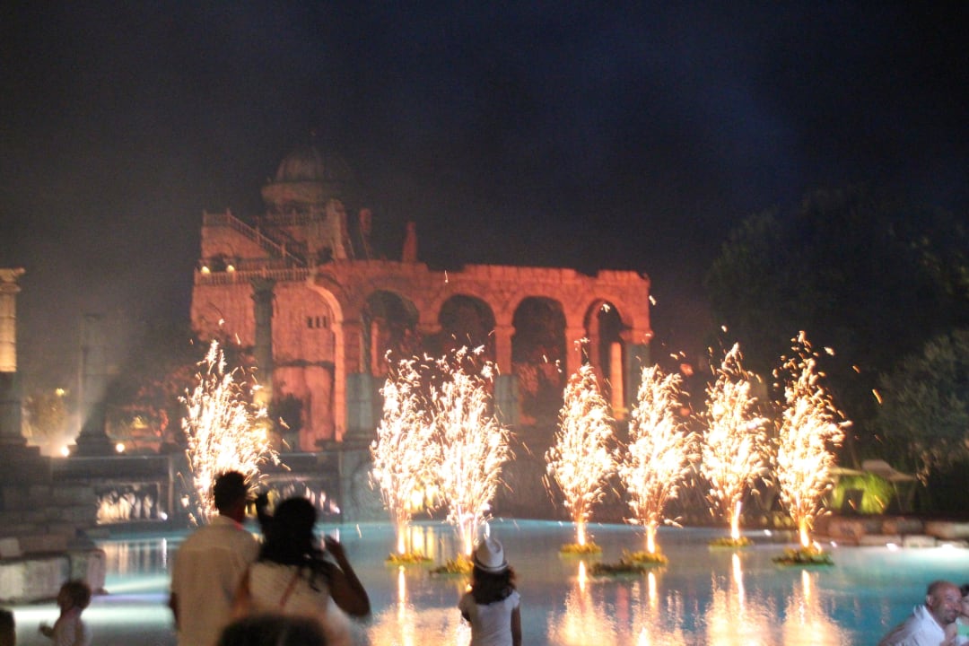 Feuerwerk am Pool Xanadu Resort Hotel