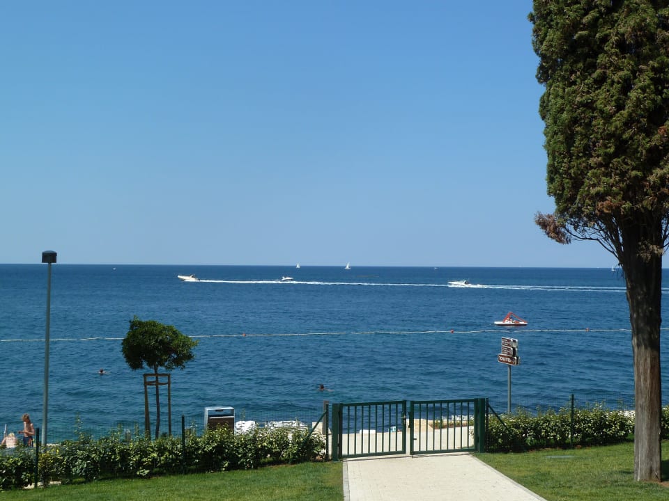 Zugang zum Strand Hotel Parentium Plava Laguna