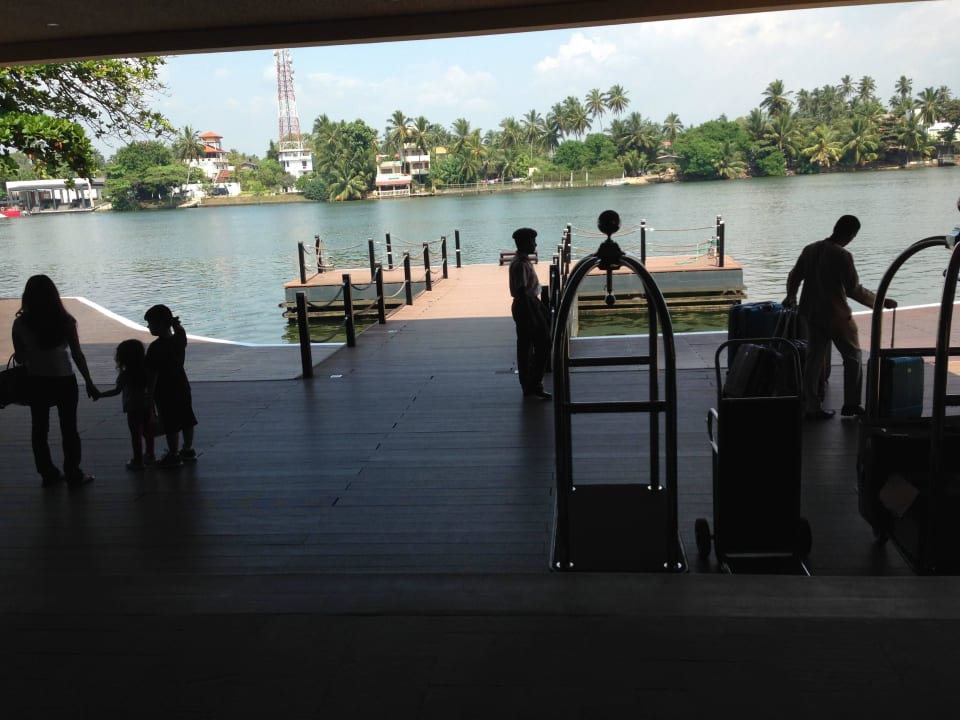 Anlegestelle Boot zum Festland NH Bentota Ceysands Resort