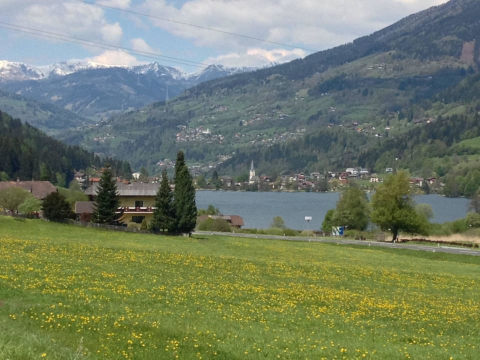 Hotel liegt bei der Kirche gegenüber Landhotel Lindenhof