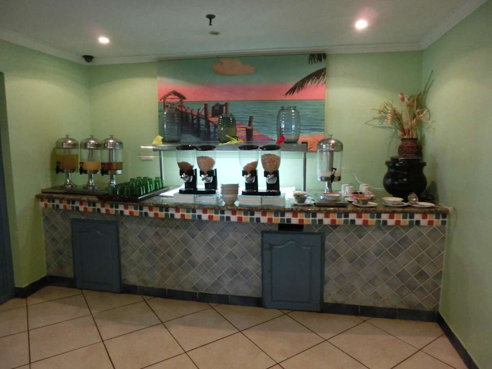 Frühstück - Säfte und Müsli Bay Gardens Beach Resort