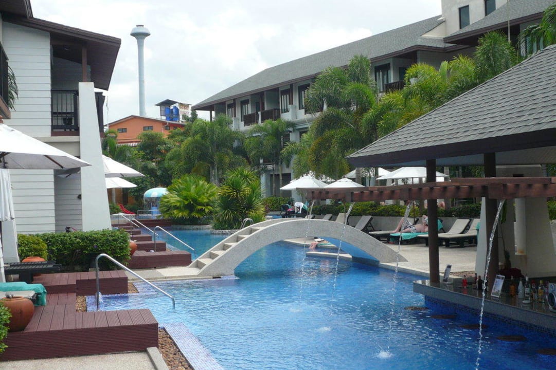 Hinterer Pool La Flora Khao Lak