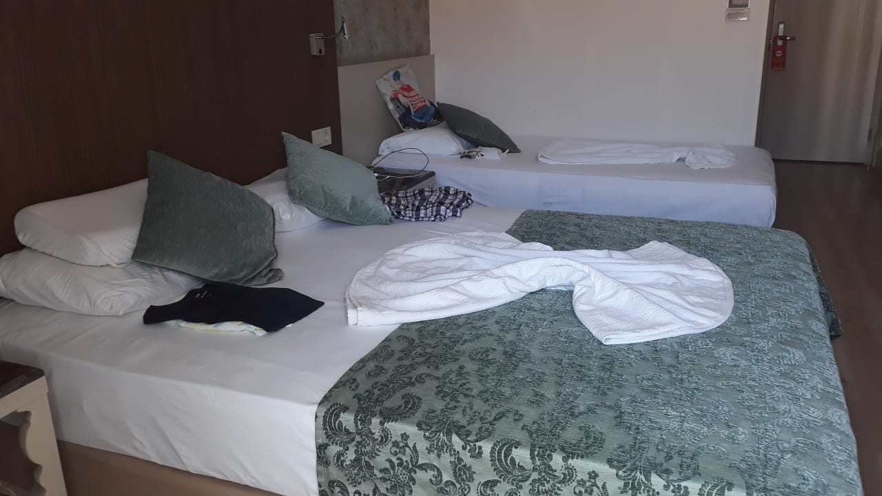 Zimmer Port Side Resort Hotel