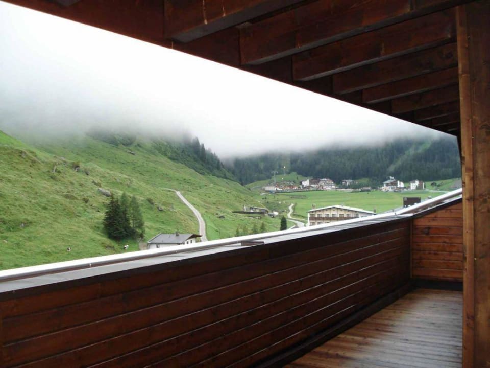 Blick vom Balkon auf Talstation Hotel Alpenhof