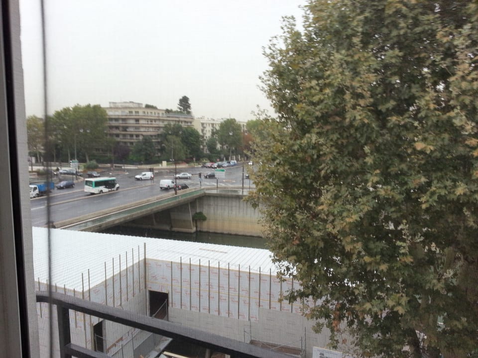 Blick auf Baustelle und Verkehrskreuzung Hotel De La Jatte