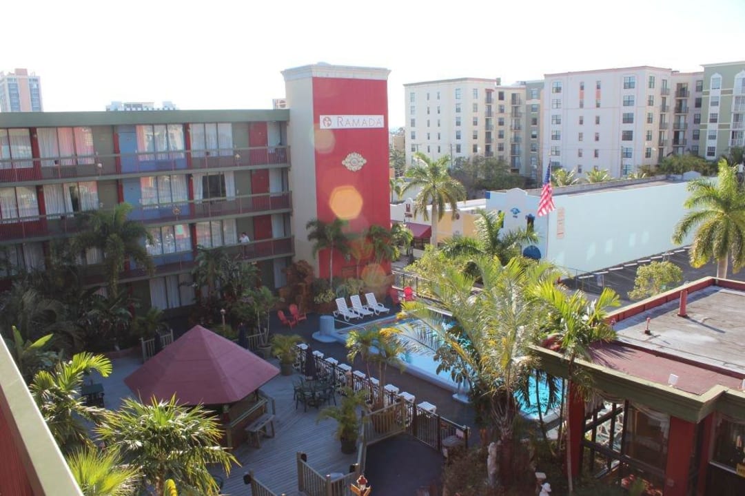 Bar und Pool Ramada Downtown Hollywood  Hotel