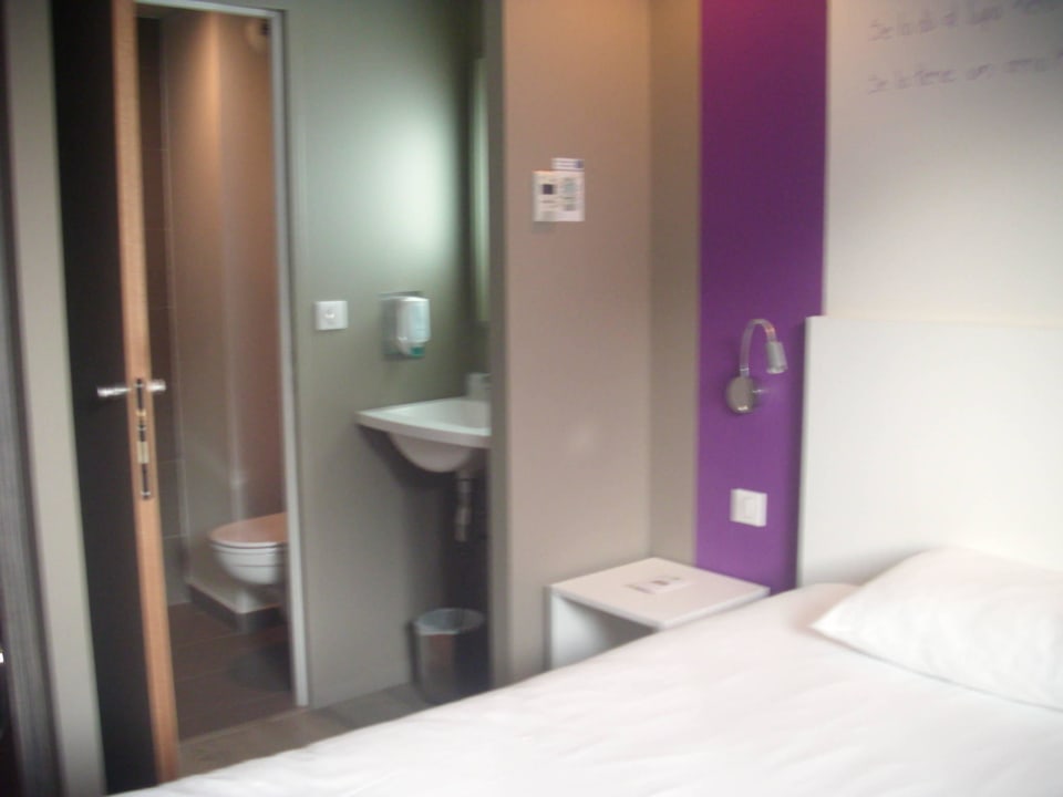 Bad zimmer 302 ibis Styles Rennes St. Gregoire