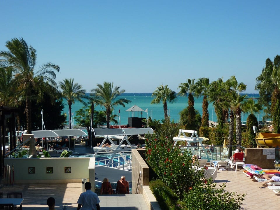 Auf dem Weg zum Strand Sealife Buket Resort & Beach