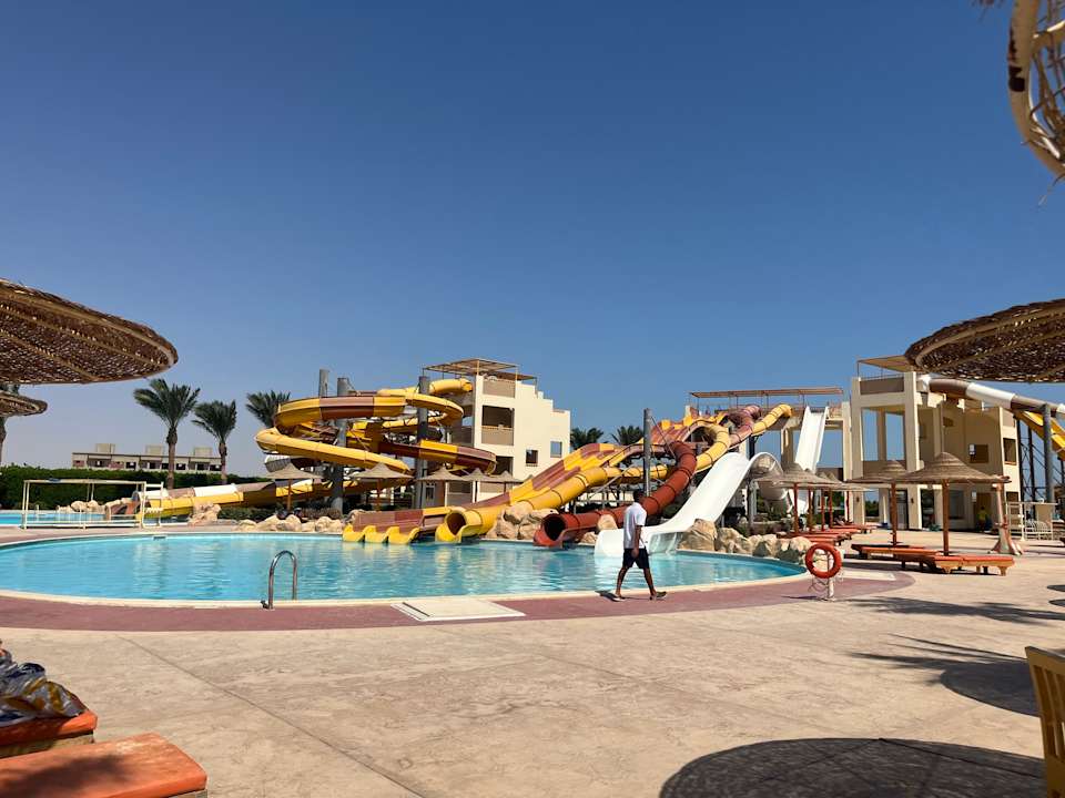 Pool El Karma Aqua Beach Resort