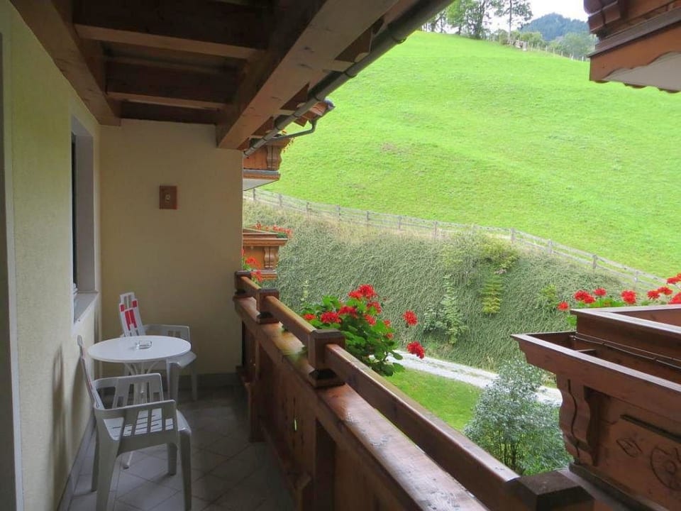 Balkon DAS EDELWEISS Salzburg Mountain Resort