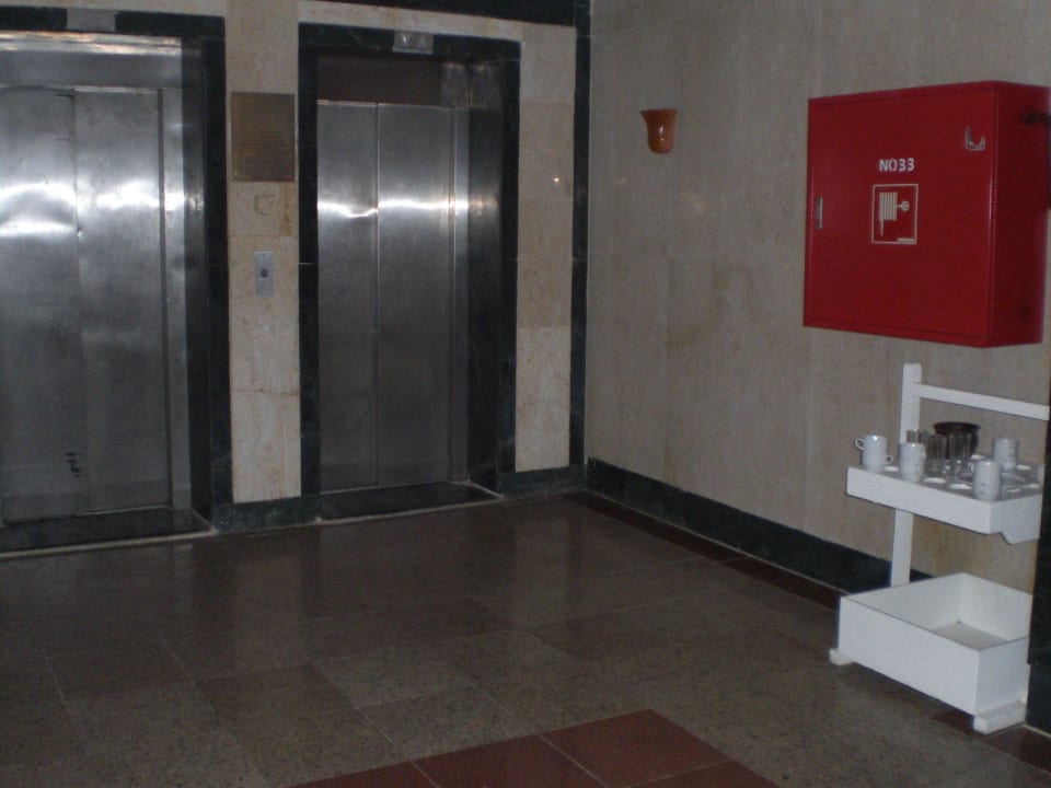 Das sind die Horror Fahrstühle Le Jardin Aqua Park Resort