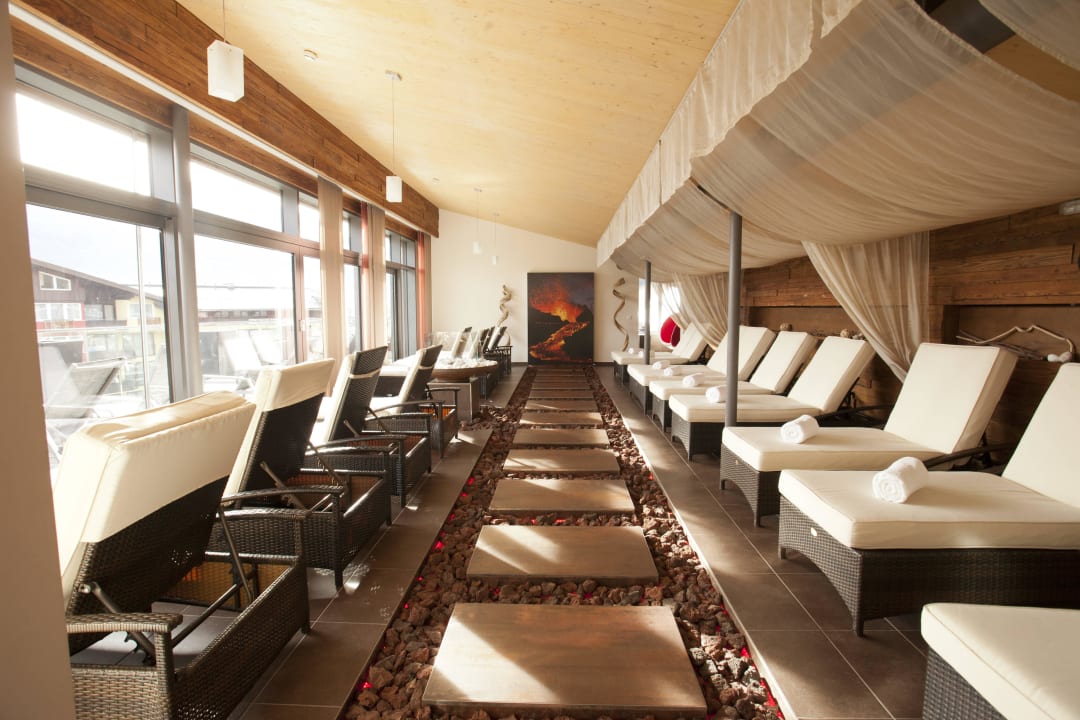 Vulcano Spa mit blick auf die Berge Hotel Der Schütthof