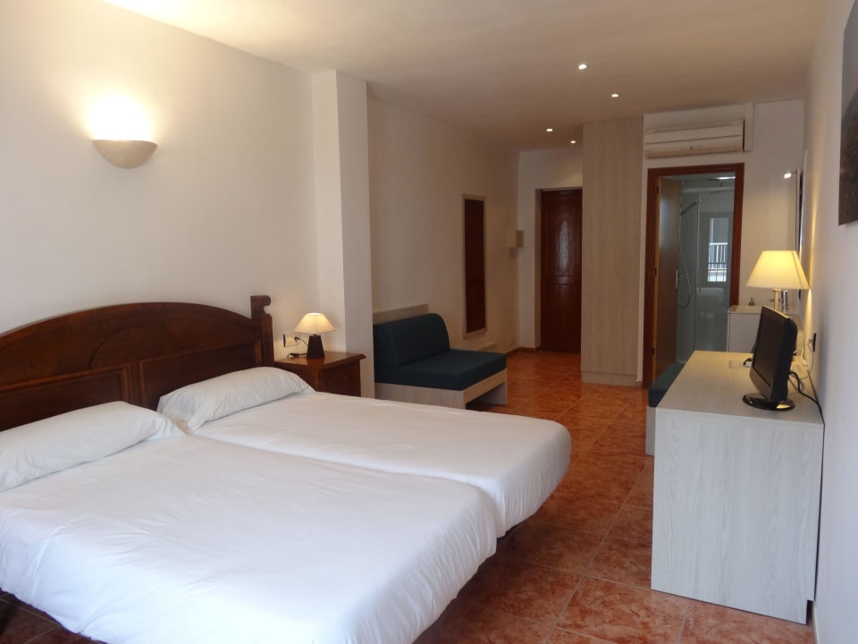 HABITACION FAMILIAR Hotel Colonial