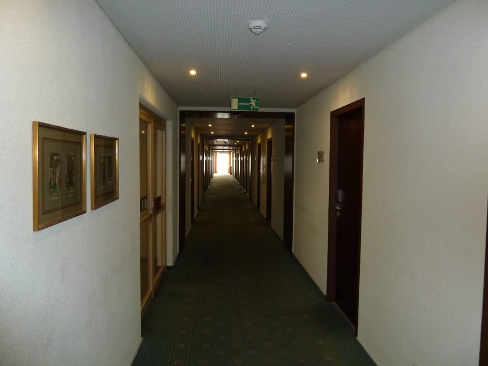 Gang zu den Zimmern Hotel Sonnenhof