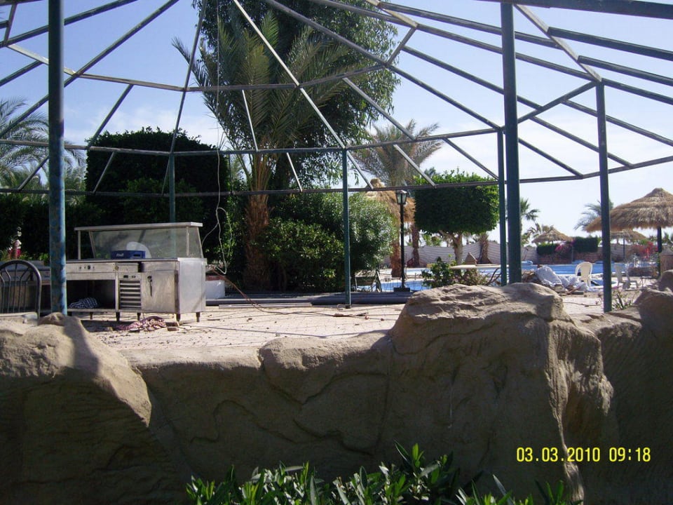 Poolbaustelle-Bar Lotus Bay Beach Resort