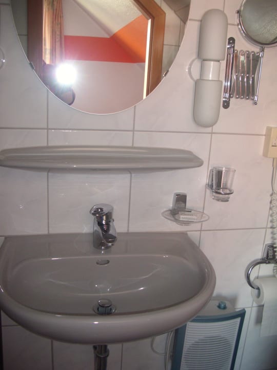 Bad/WC. Neu gefliest und  tip top sauber   Gasthof Rebstock