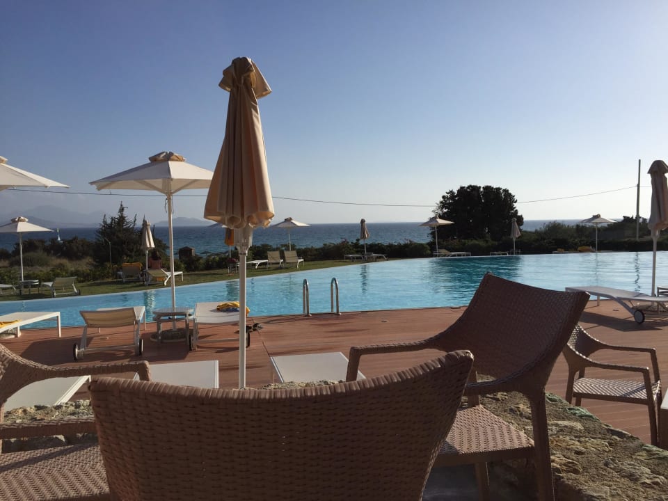 Hauptpool aus Sicht der Terrasse Atlantica Belvedere Resort