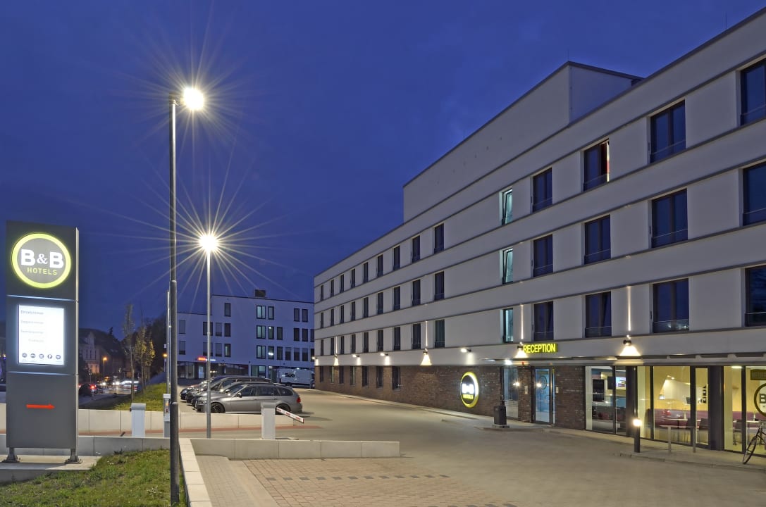 Außenansicht B&B Hotel Lüneburg
