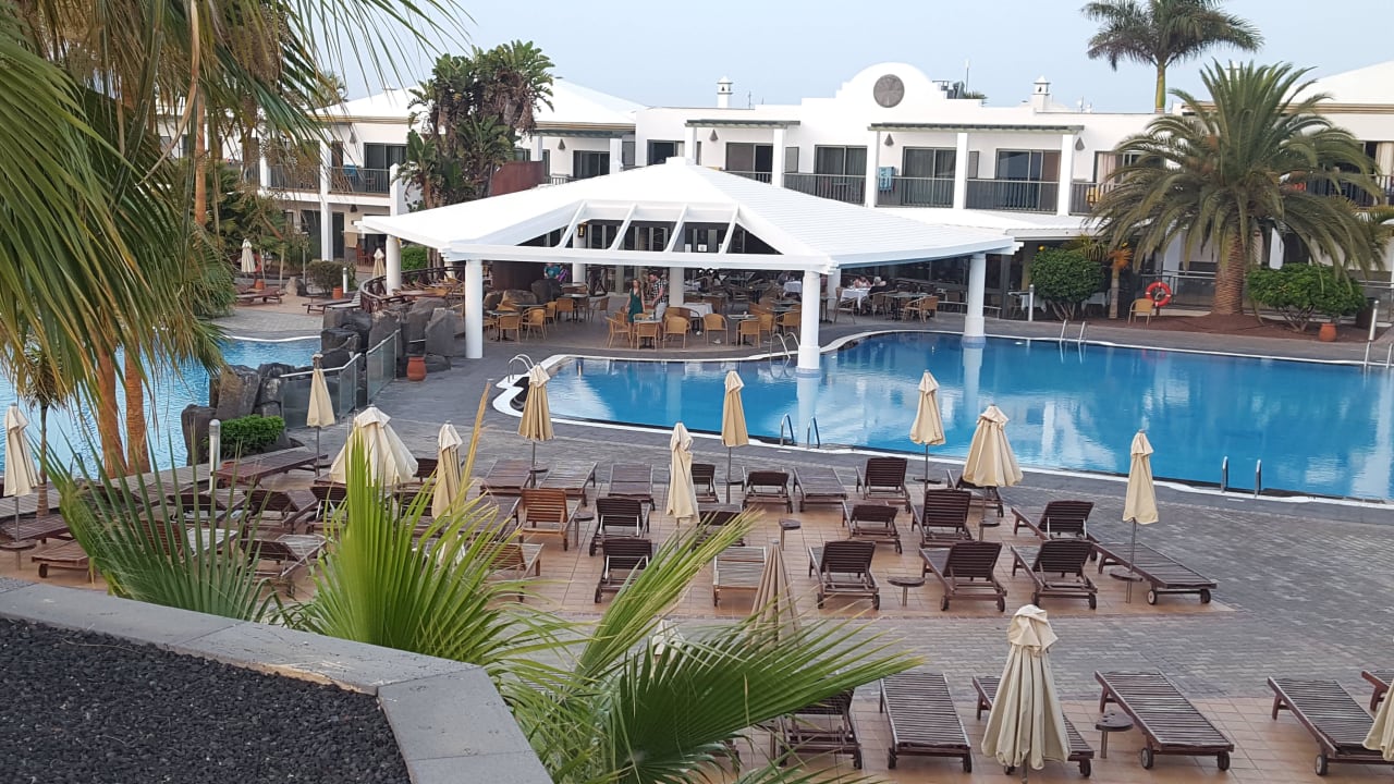 Pool und Poolbar Hotel Las Marismas de Corralejo