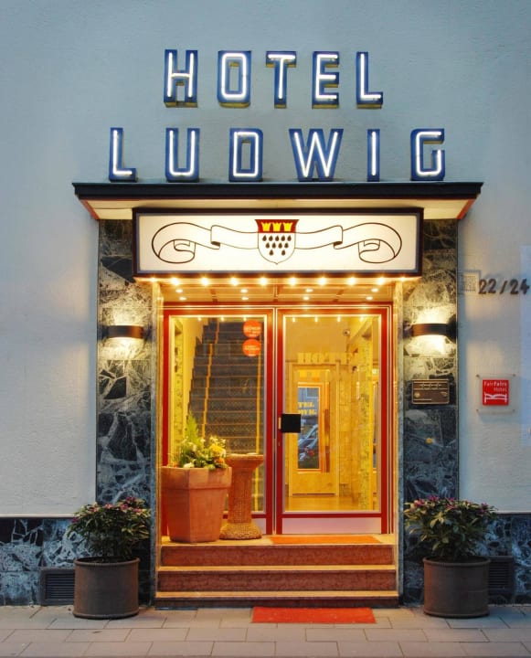 Eingang Hotel Ludwig