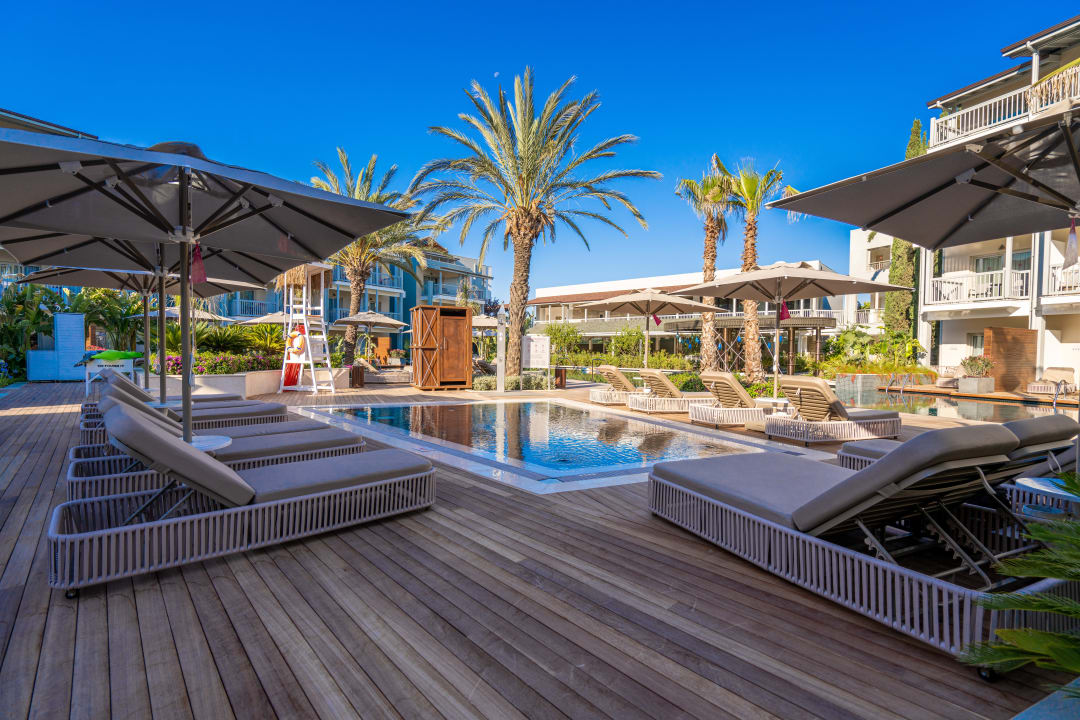 Pool Lara Barut Collection