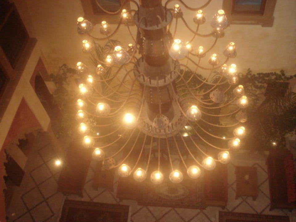 Le lustre du patio Hotel Riad Marlinea