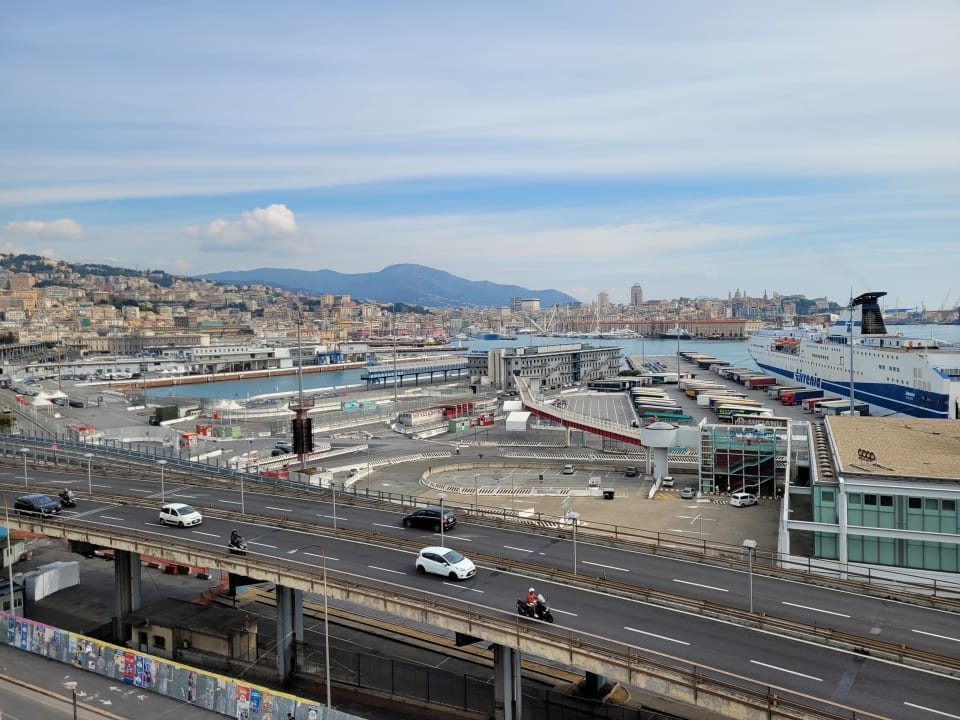 Ausblick Hotel Holiday Inn Genoa City